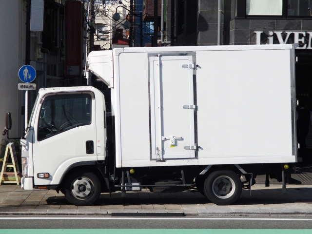 食品輸送（冷蔵・常温対応）