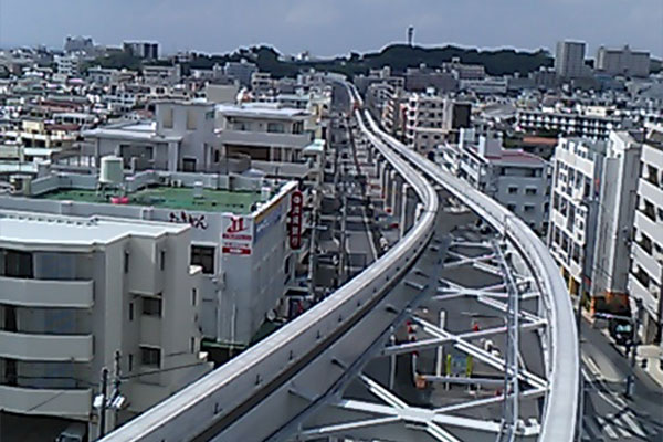市道石嶺線都市モノレール桁調整作業