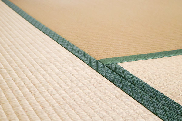 和室でくつろぐ