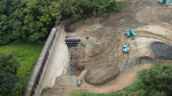 河川護岸改修工事