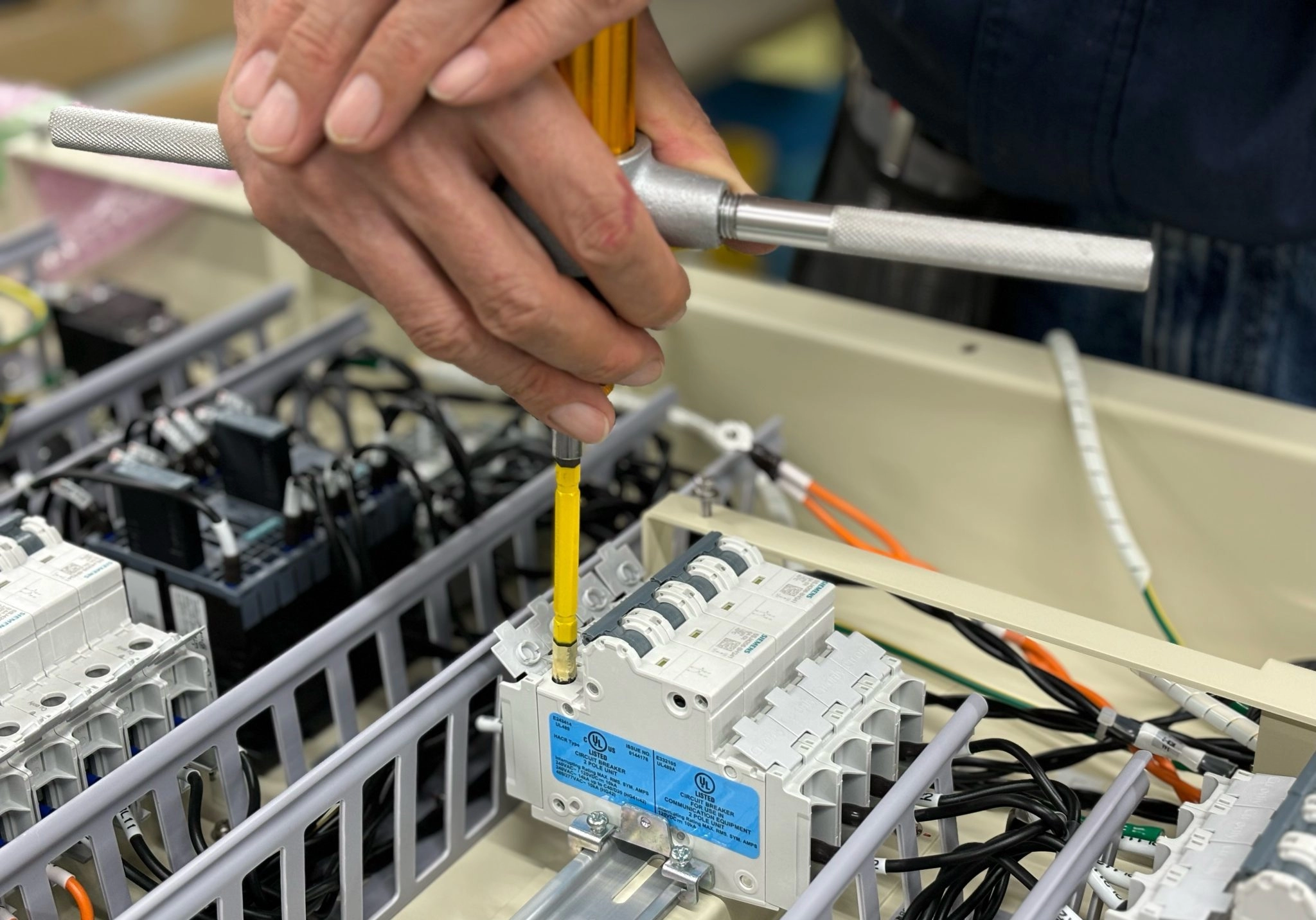 株式会社 西濃エレック