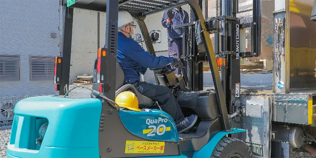 フォークリフト