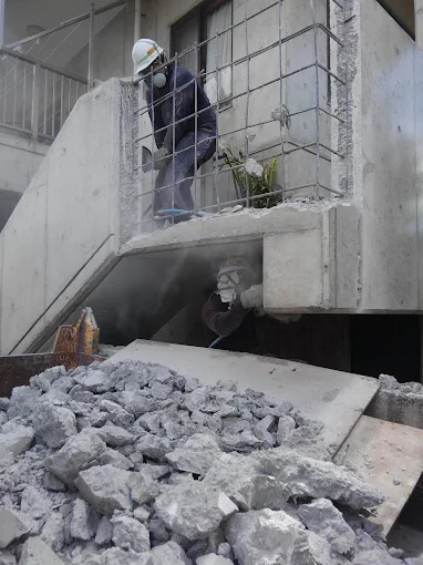 斫り業（はつり）