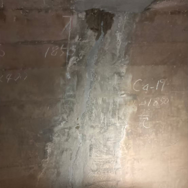 ひび割れ補修工事