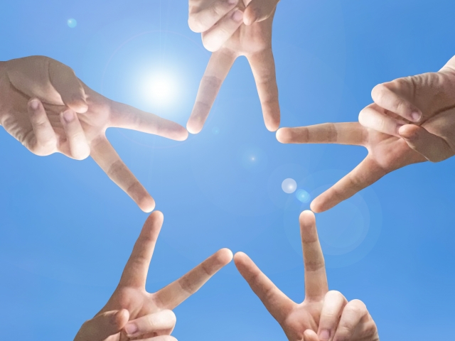 指で星型ピース