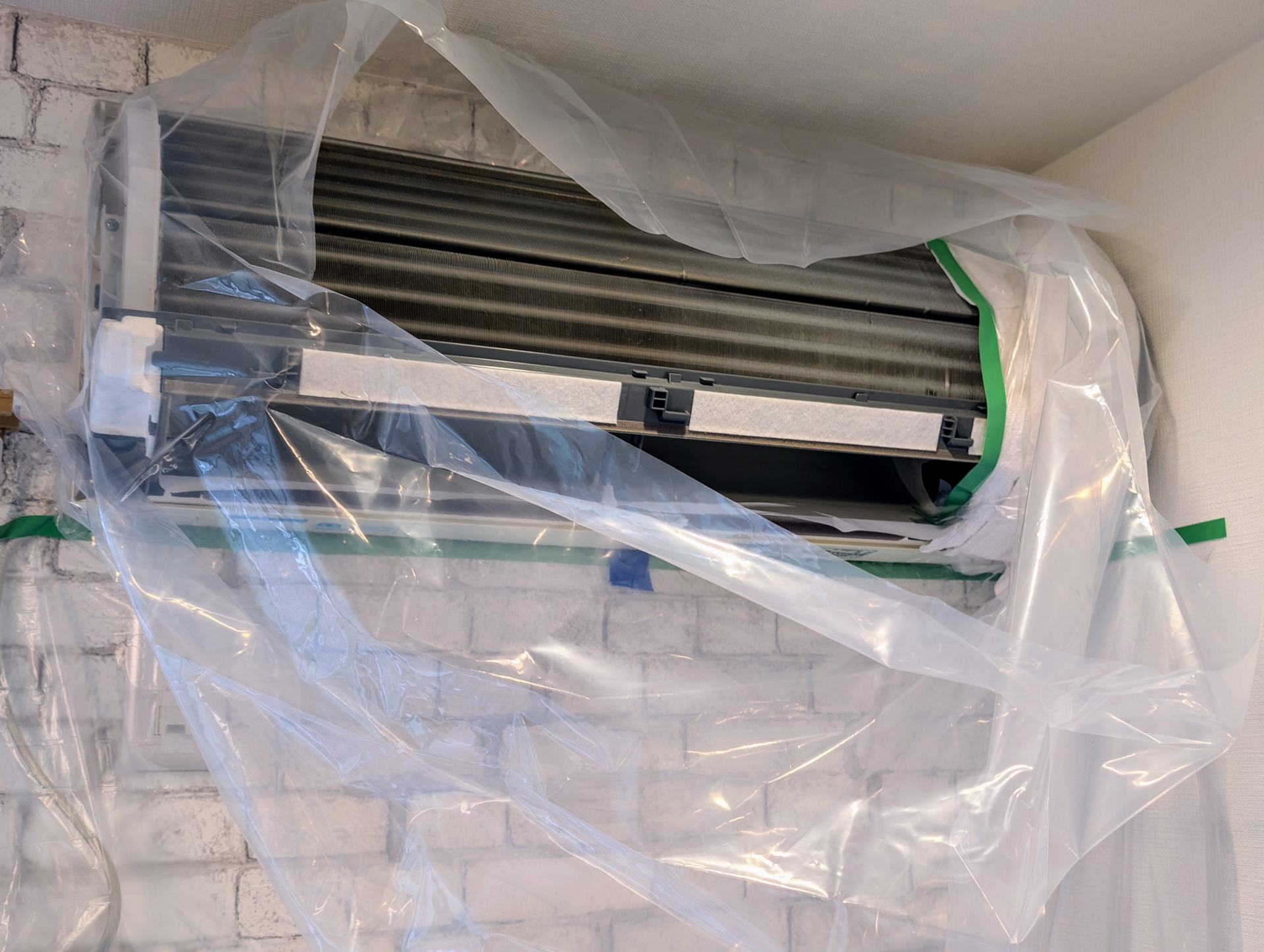 エアコン洗浄の作業イメージ