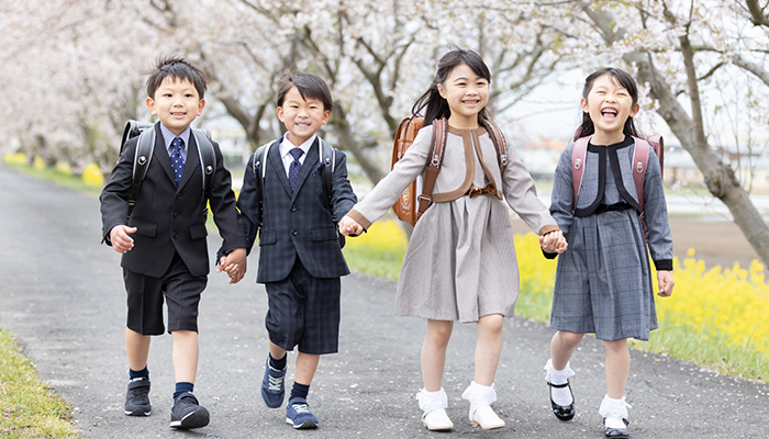 制服を着た学生