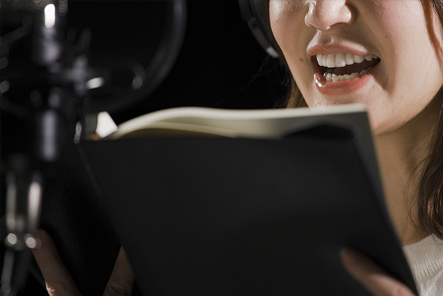 ナレーターの手配