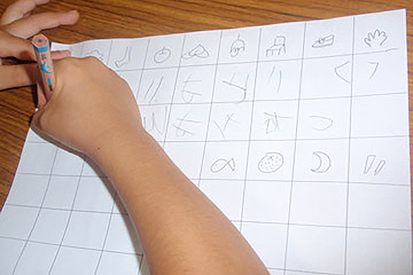 「絵カードを見て書字」