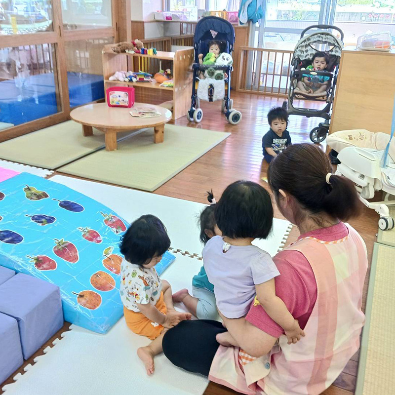 0・1歳児の保育の様子