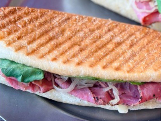 パストラミビーフとザワークラフト