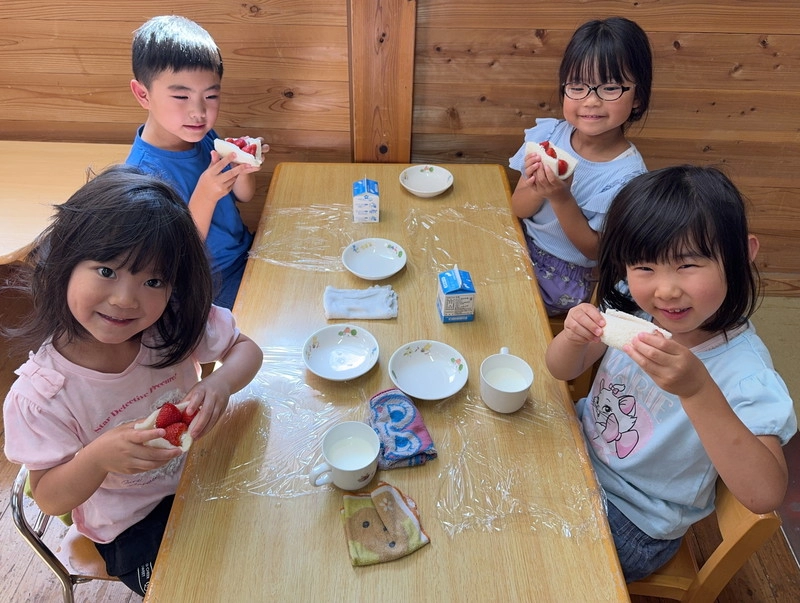 いちご狩り→いちごロールサンド