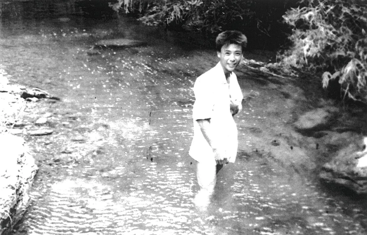 1963_高校生の時に轟の滝上流で撮影_永山邦彦さん(那覇市立上山中学校第9期生)