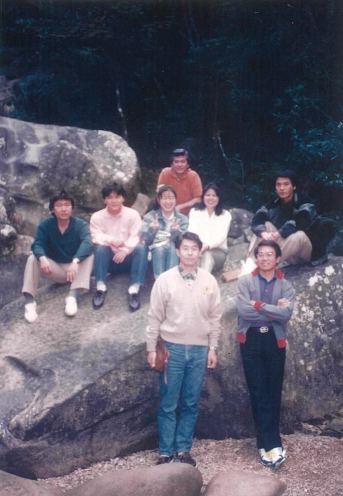 1980_㈱沖縄時計社員旅行(オリオンビール工場見学の帰り)_糸数さん