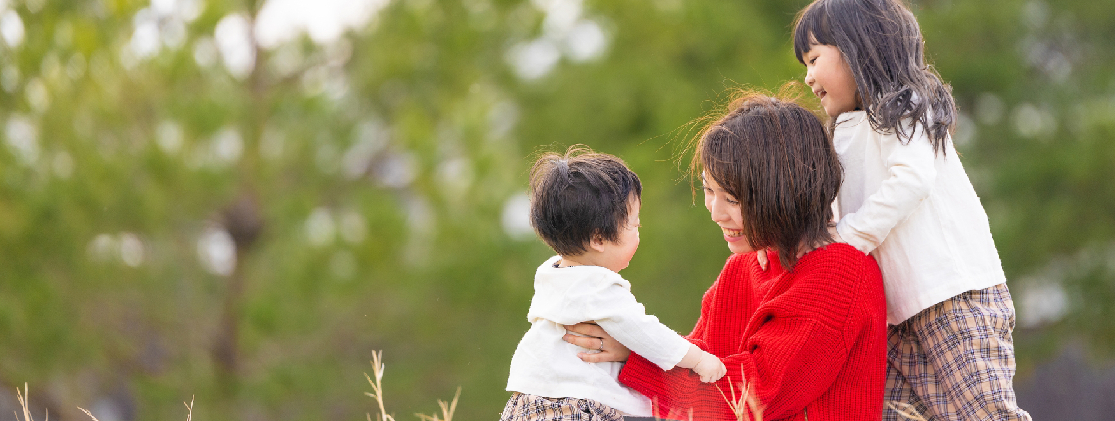 子どもたちが笑顔で活動している様子
