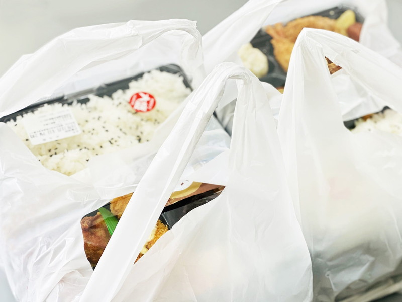 給料日恒例の社長からのお弁当の差し入れ