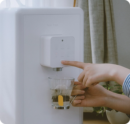 水道水を入れるだけで キレイな水やお湯に早変わり。