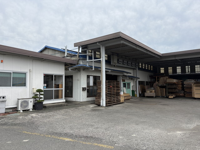 本社・工場外観
