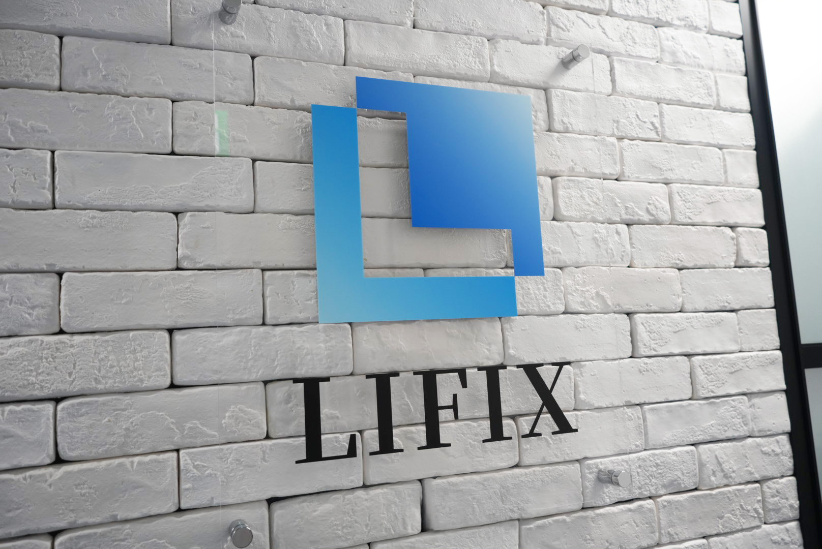 株式会社LIFIX