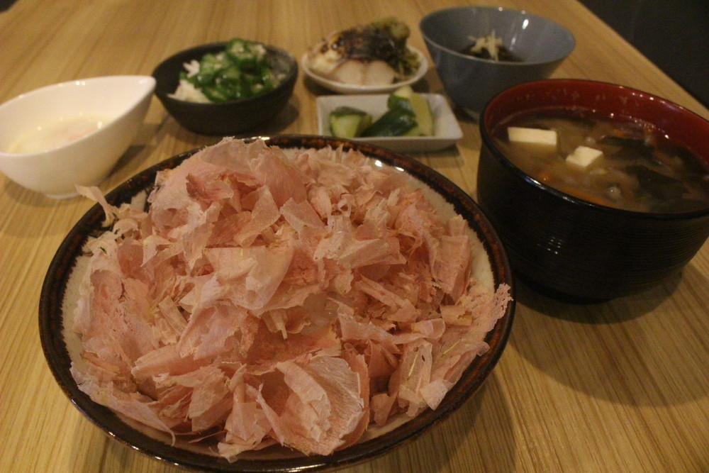 熱々ご飯と削りたて鰹節