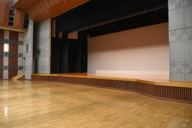 さわふじ未来ホール 平場（舞台）