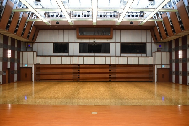 さわふじ未来ホール 平場（舞台上）