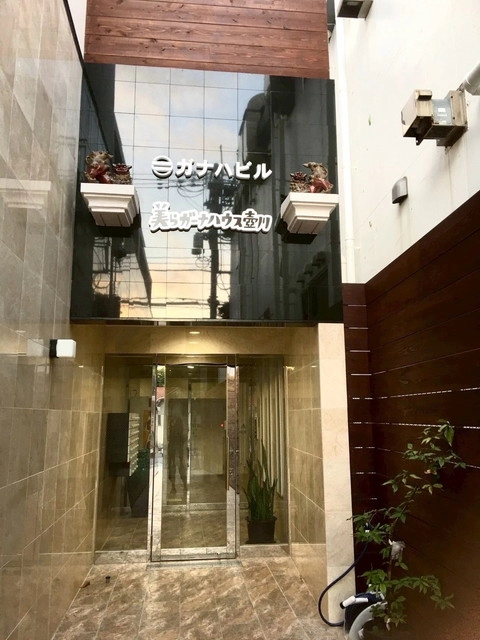 ガナハビル 入口