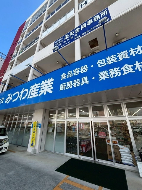 ガナハビル 1階テナント前