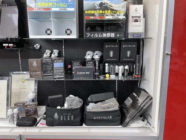 取扱いコーティング・断熱フィルム製品（FEYNLAB・Ceramic Pro・ULGO）の陳列