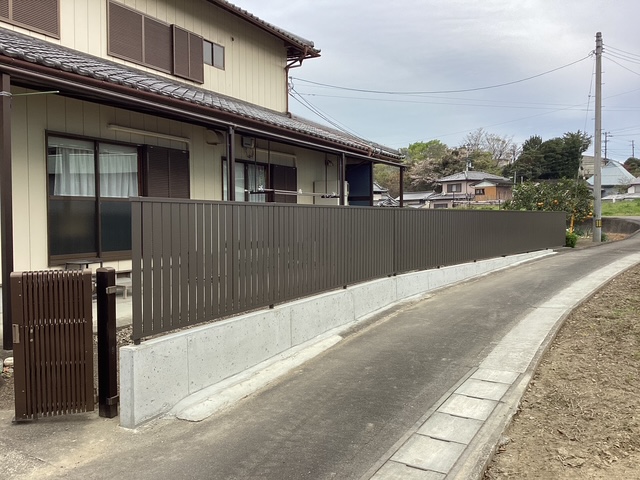施工後：目隠しフェンスの設置