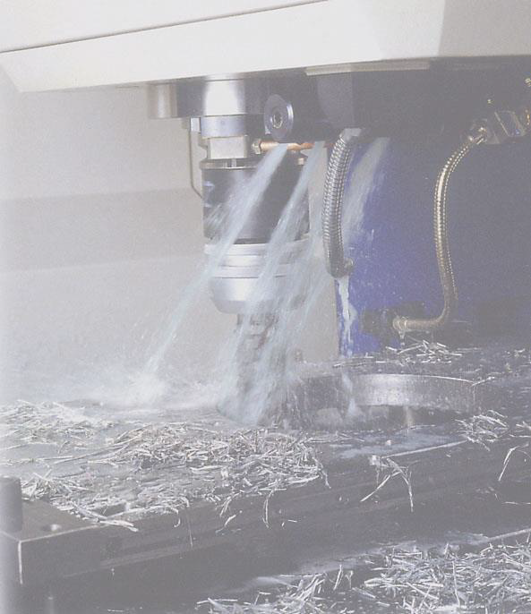 精密加工中の工作機械