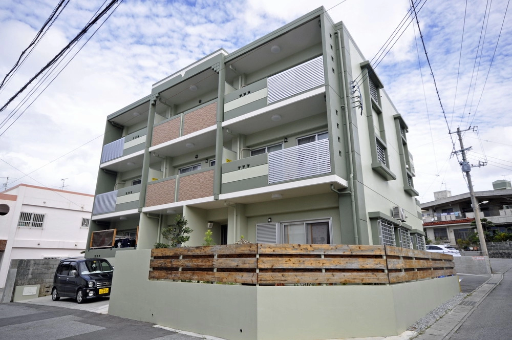 住宅兼共同住宅 RC造・3階建 豊見城市字宜保
