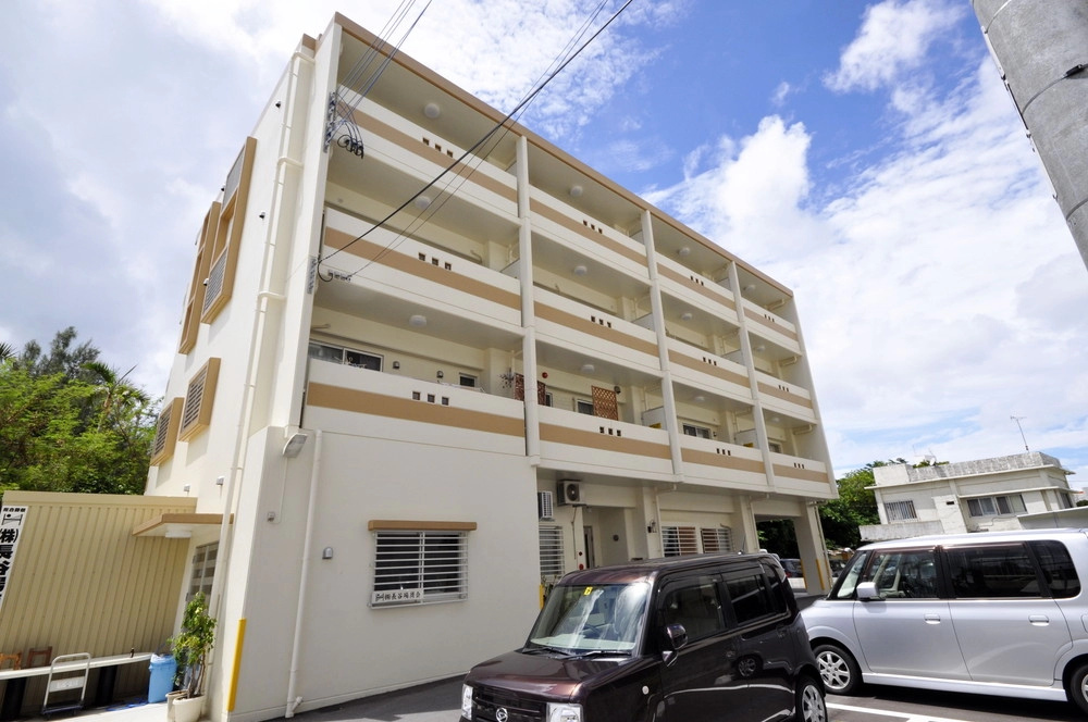 事務所兼共同住宅 RC造・4階建 那覇市天久