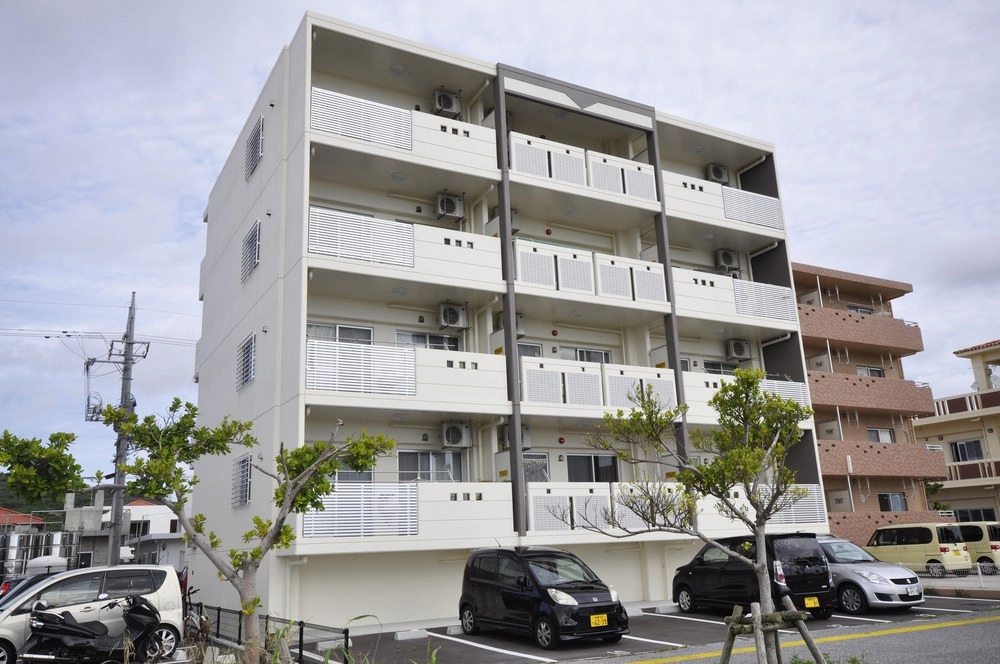 共同住宅 RC造・4階建 与那原町字東浜