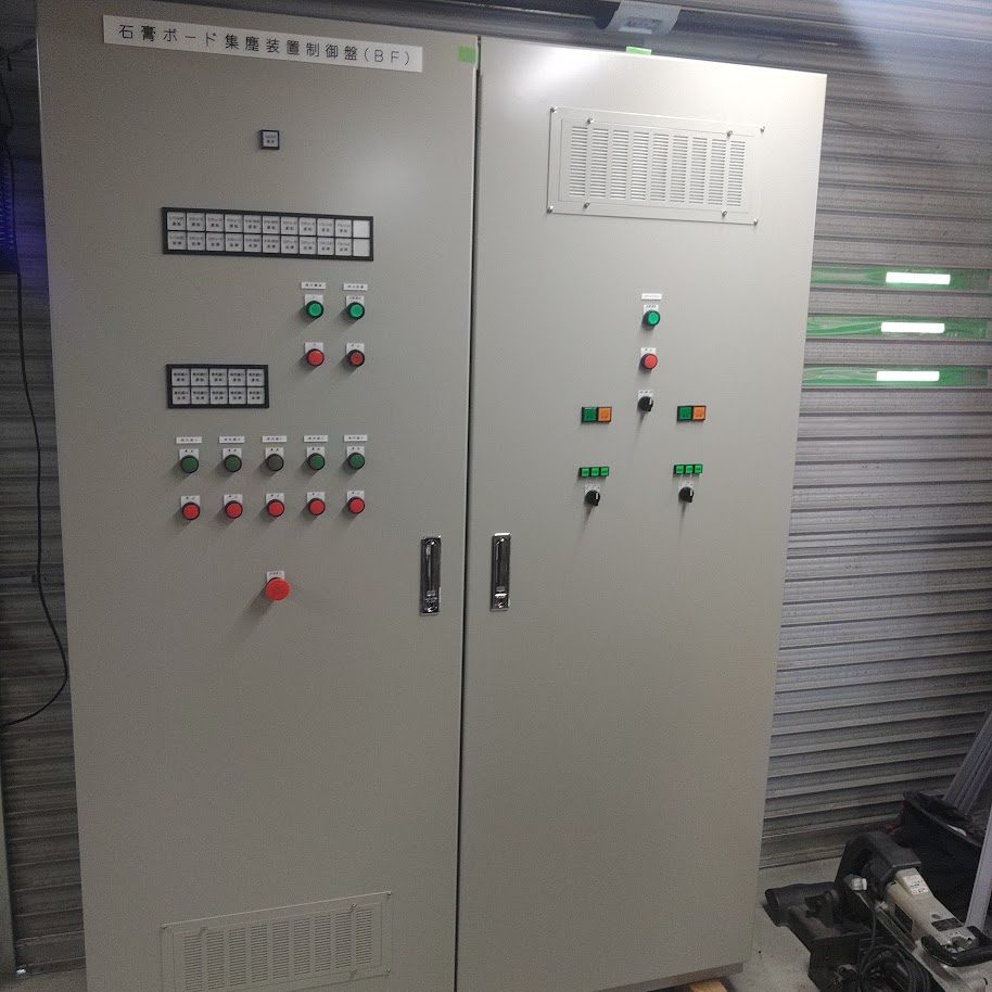 自社工場での盤製作例