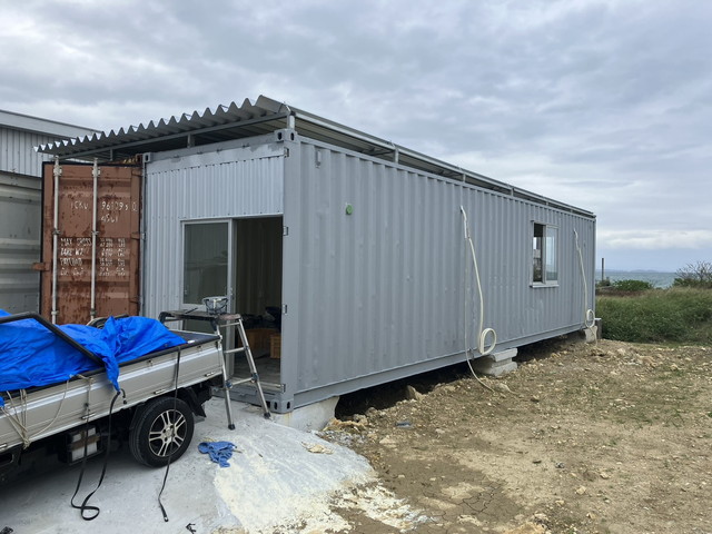 コンテナ改造作業