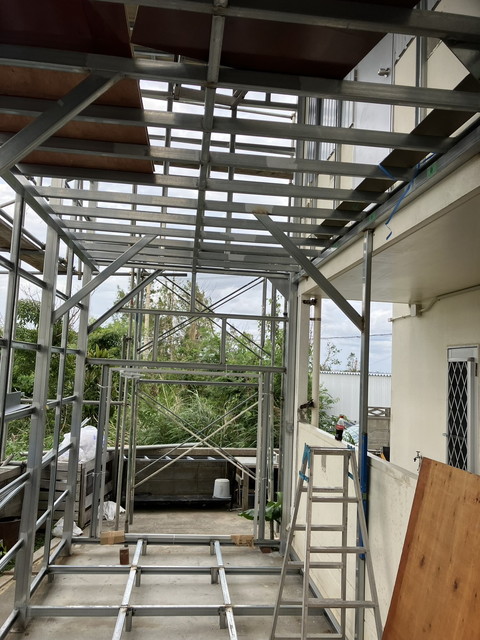 鉄鋼溶接作業倉庫