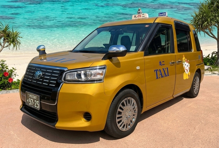 金色の車両と黒のアルファード