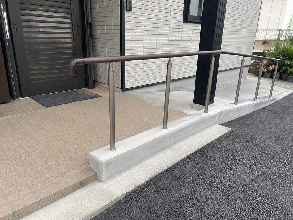 玄関まわり・段差解消のタイル施工