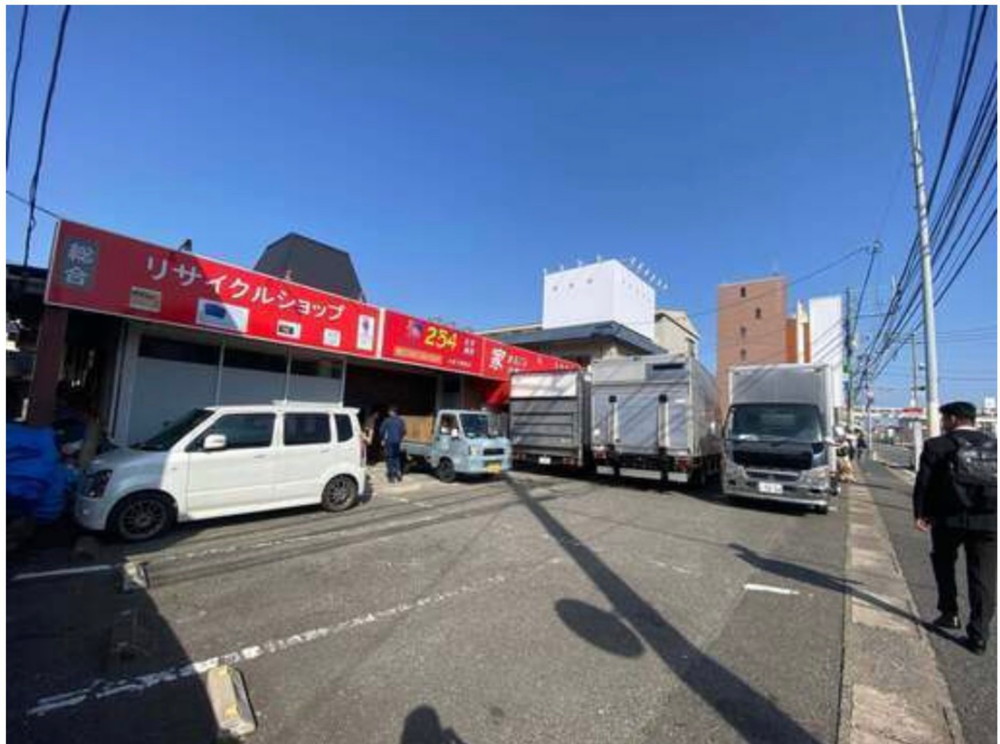 駅前のリサイクルショップ店舗