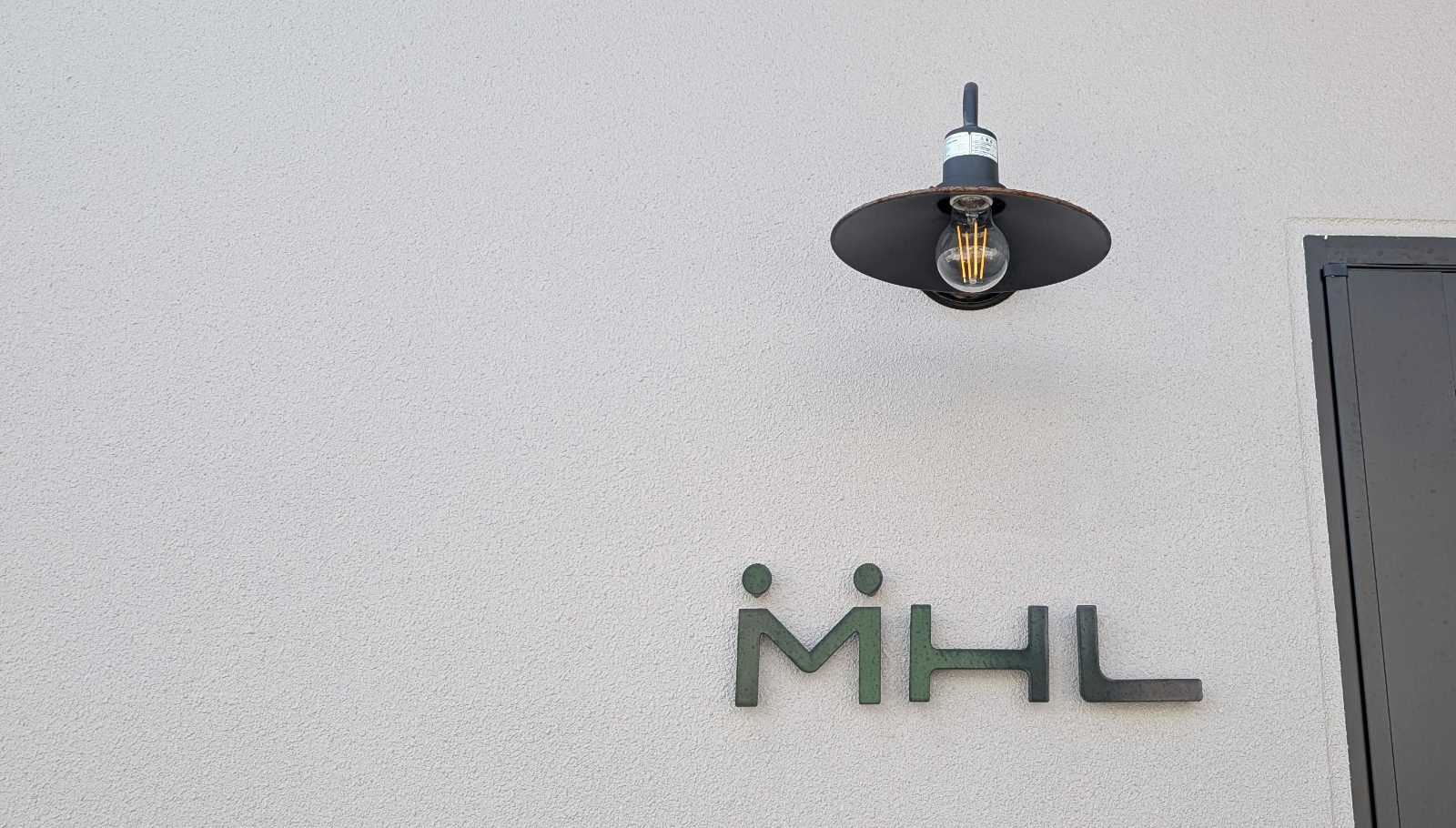 MHL 事業所の看板