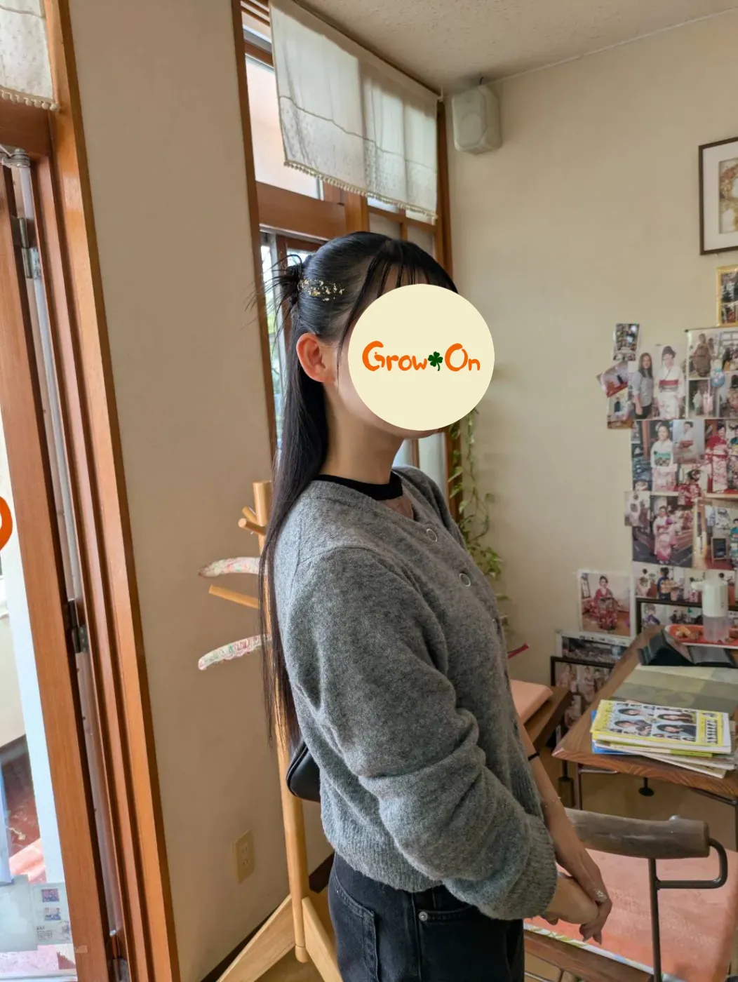 髪飾りを添えたハーフアップ