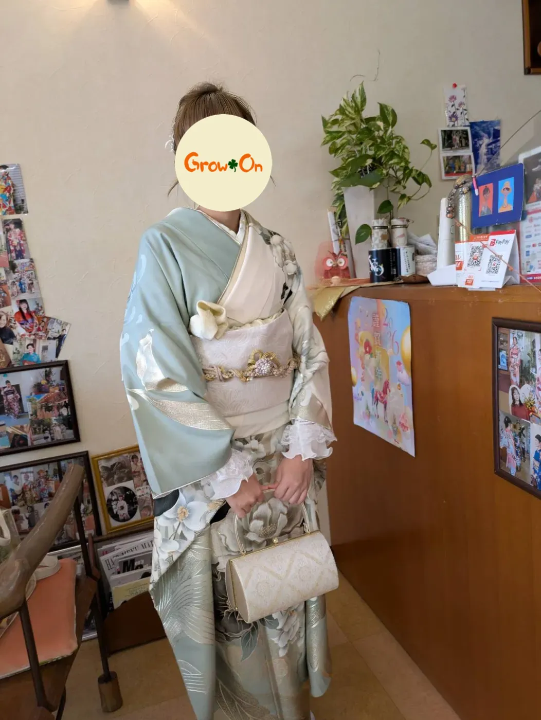 淡い色の振袖