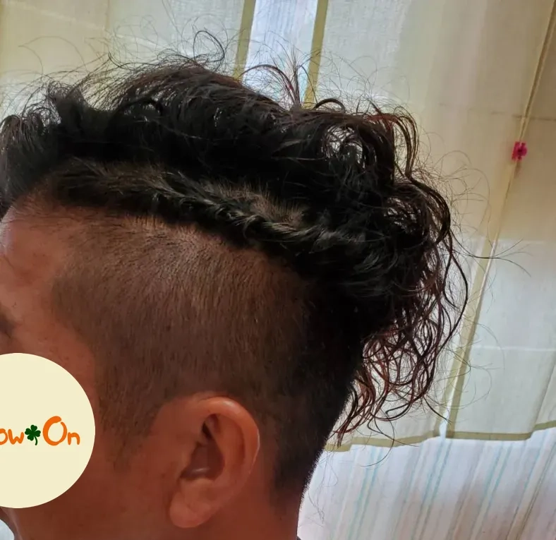 ウェーブヘアのサイド