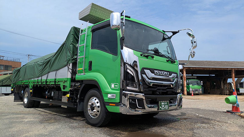 車庫の平ボディ車