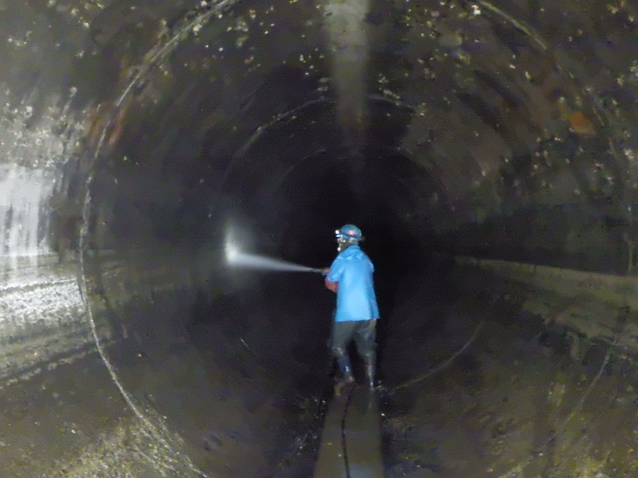 下水道管路の高圧洗浄作業
