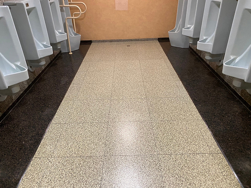 施設トイレ剥離洗浄