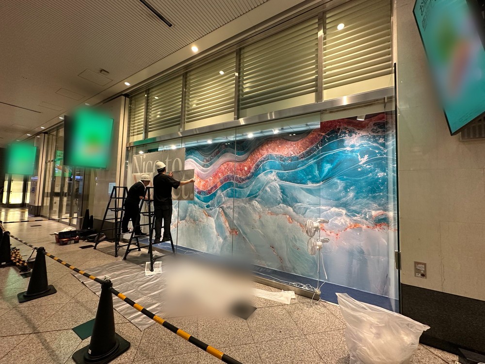 商業施設の壁面装飾施工