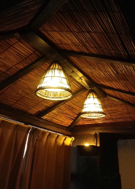 三角屋根の照明