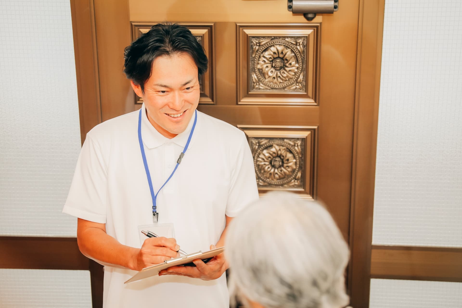 ご本人・ご家族とお話しする様子